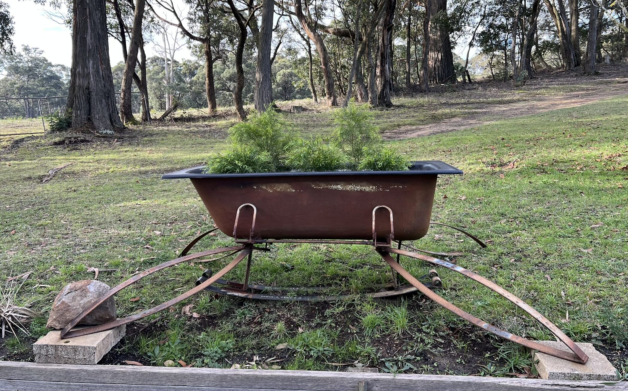 Leaf Spring Bath Planter